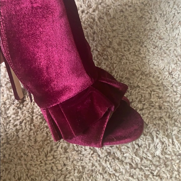 Fuchsia ruffled high heel boots - Picture 4 of 5